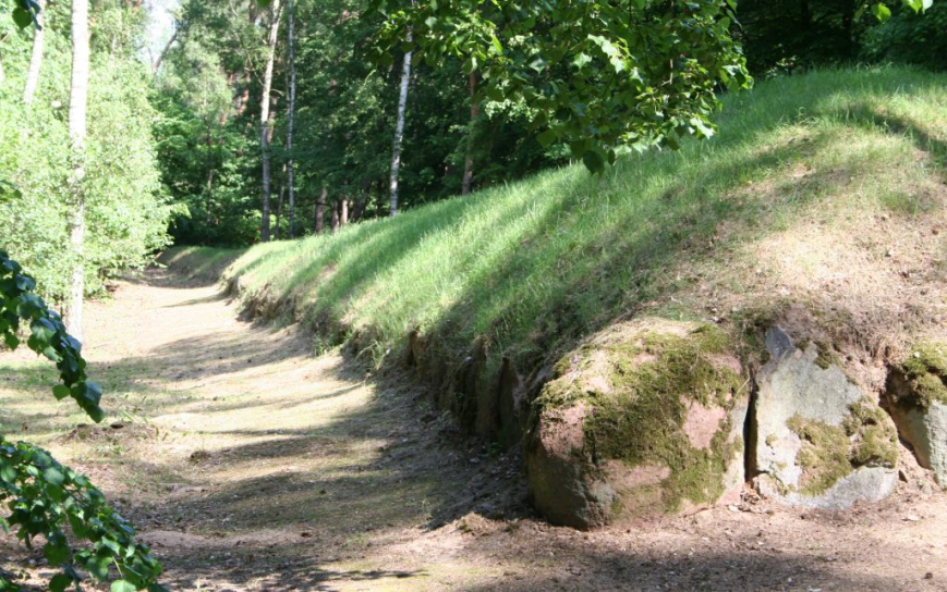 Poljske piramide: Misteriozne humke prošlosti ili zaboravljene građevine drevnih civilizacija?